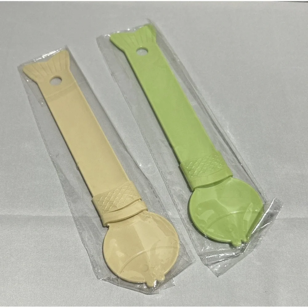 2 Pc Cat Food Spoon Strip Feeder Wet‎ Snack Ladle Plastic 11 x 3 Green & Beige